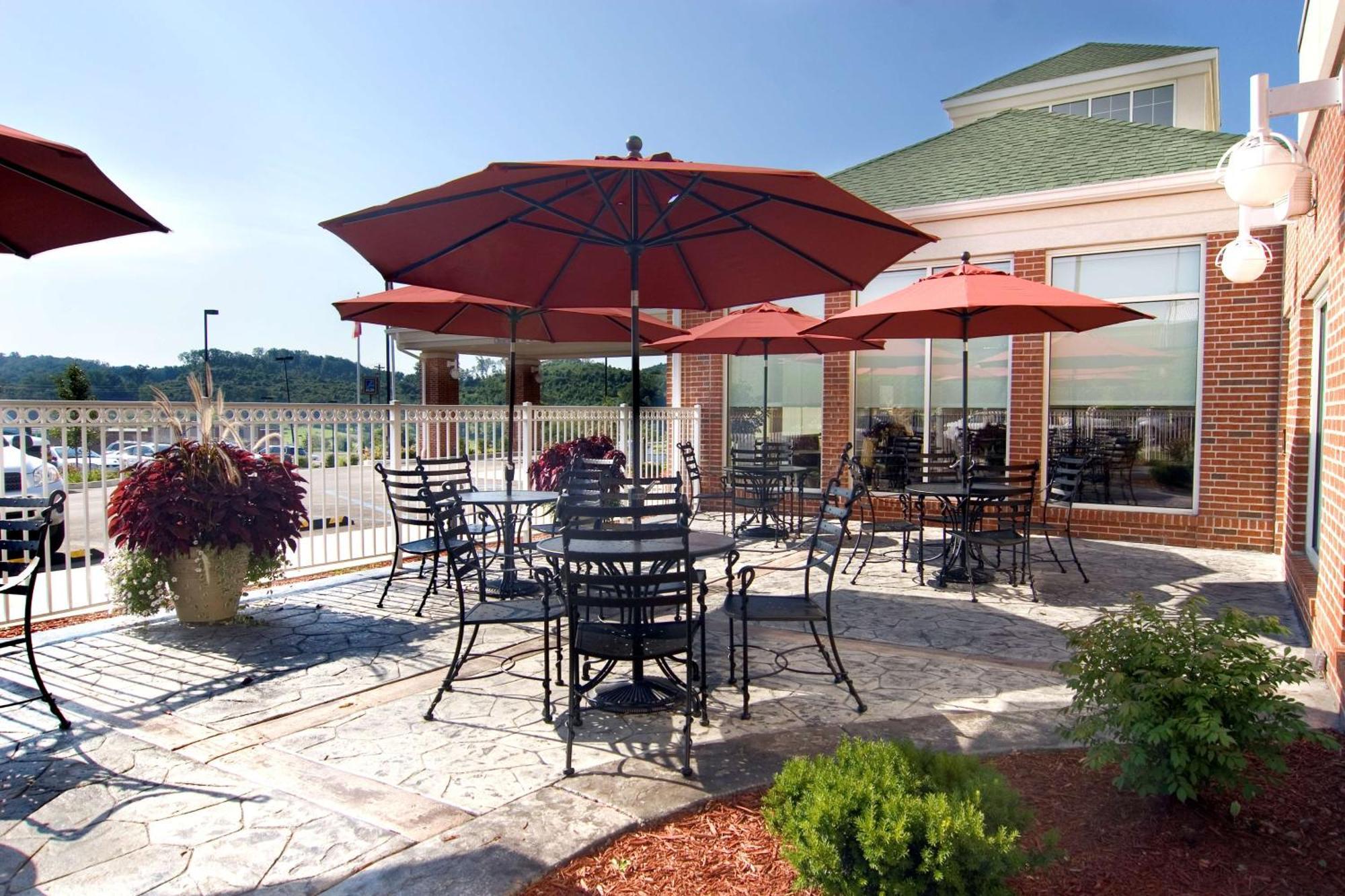 Hilton Garden Inn Clarksburg Exterior photo